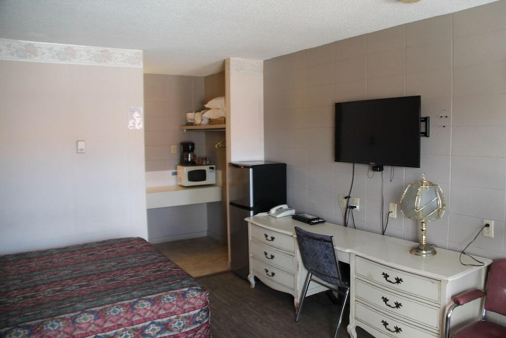 Camrose Motel Exterior photo