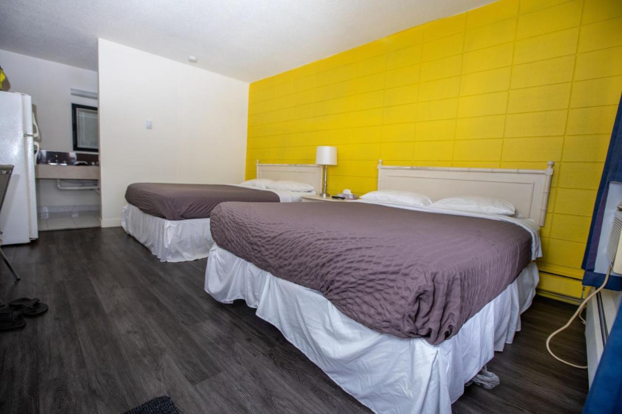 Camrose Motel Exterior photo